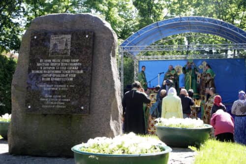 Божественная литургия совершена на месте разрушенного Андреевского собора Кронштадта
