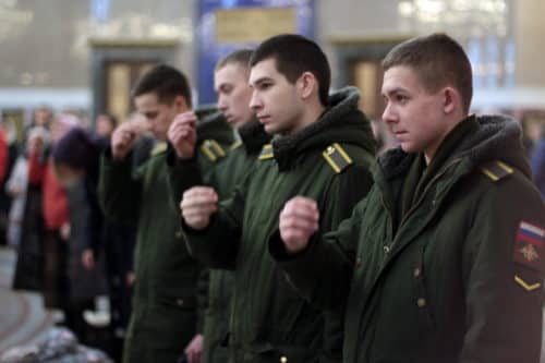 Первокурсники Военной академии связи молились в Кронштадтском Морском соборе