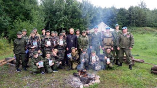 Священник Морского собора провел с подростками спортивно-патриотическую встречу