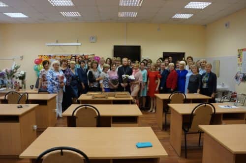 Священник поздравил школьников кронштадтской школы с Днем знаний