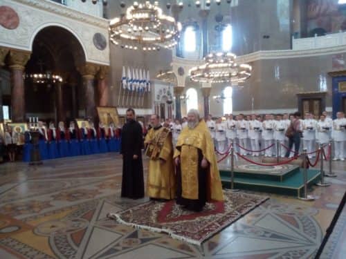 Выпускников Кронштадтского кадетского корпуса благословили в Морском соборе