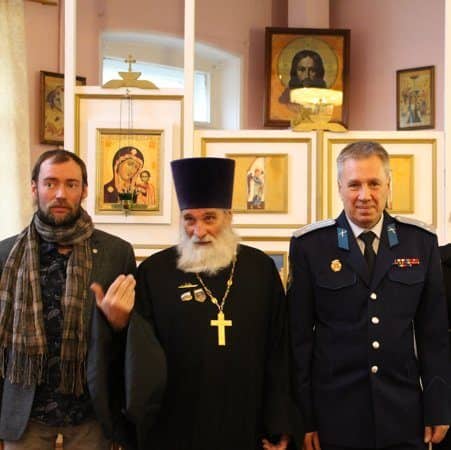 Сотрудники Санкт-Петербургской епархии провели акцию для ветеранов