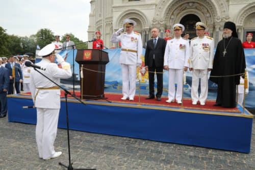 Настоятель Никольского Собора принял участие в выпуске офицеров военно-морских учебных заведений.