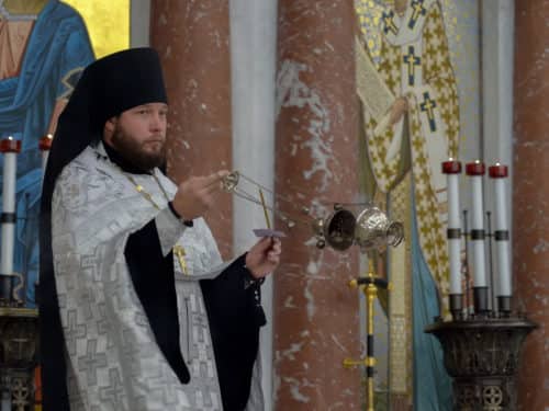 Панихида по погибшим морякам фрегата «Олег»