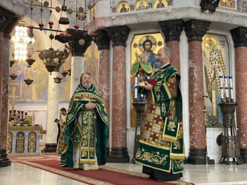 Архимандрит Алексий (Ганьжин) совершил Божественную Литургию в праздник Входа Господня в Иерусалим