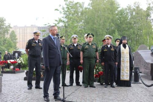 Мемориал морякам-подводникам, погибшим в Баренцевом море, открыли на Серафимовском кладбище