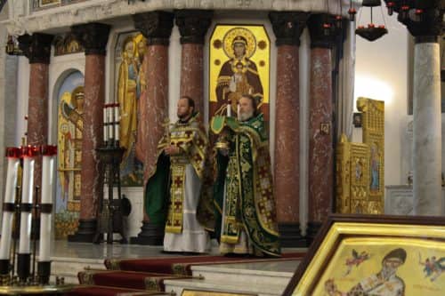Офицеры и курсанты академии связи молились в Кронштадте