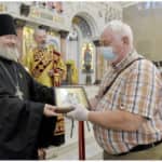 Архимандрит Алексий (Ганьжин) вручил иконы медработникам