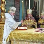 В день памяти славных и всехвальных первоверховных апостолов Петра и Павла Предстоятель Русской Церкви совершил Литургию в Петропавловском соборе Санкт-Петербурга в сослужении архимандрита Алексия (Ганьжина)